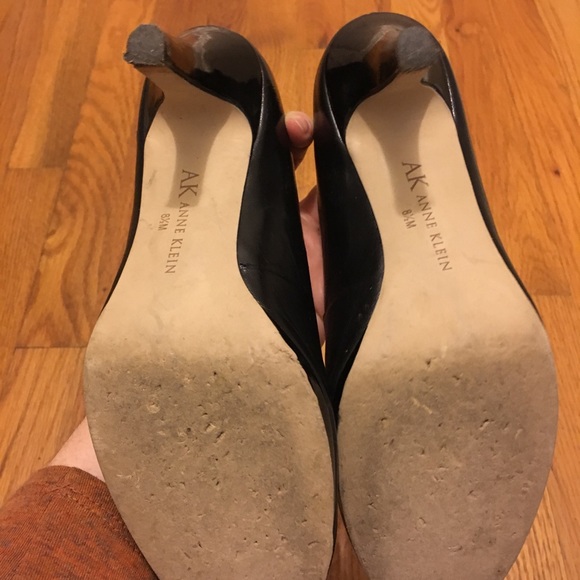 Anne Klein Classic Black Leather Pumps - Picture 4 of 5